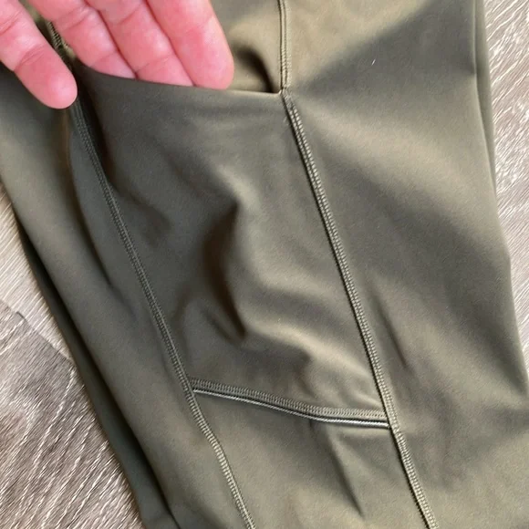 Lululemon Athletica - Picture 10 of 11